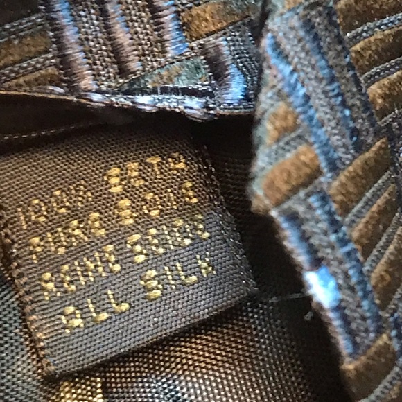 BLACK PRADA  SMALL POLKA DOTTED SILK 💯 TIE - Picture 4 of 7